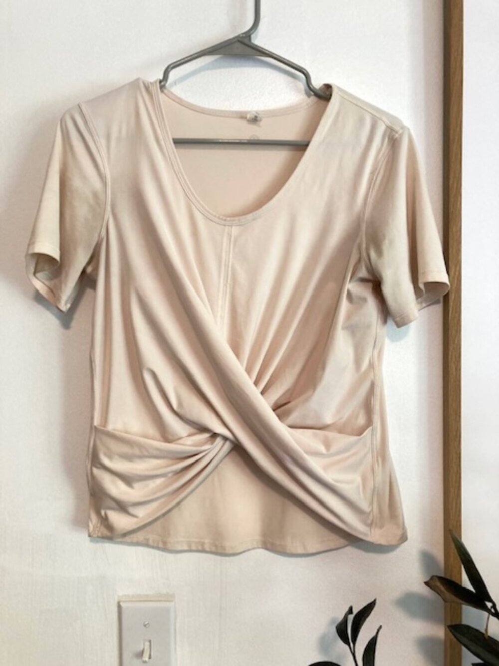 Lululemon Twist Front Tshirt Cream/Ivory Size 4